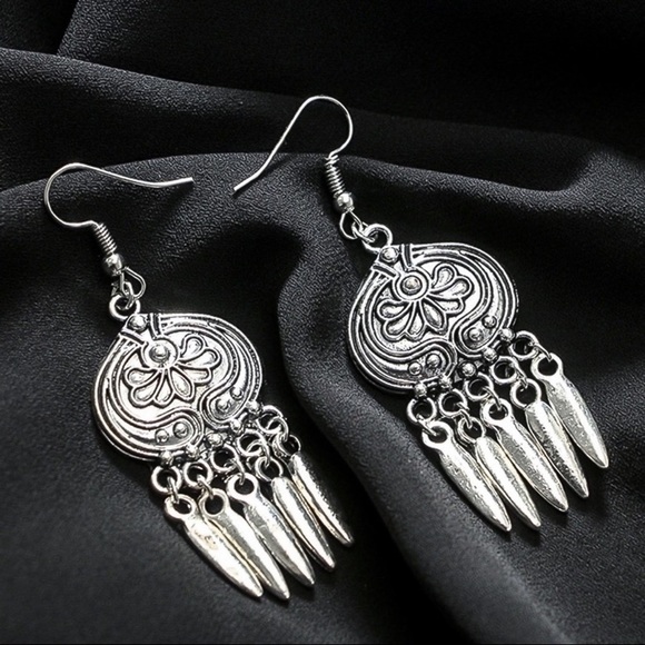 GlitzBlitz Boutique Jewelry - Any 3/$25! Silver Fringed Boho Dangle Earrings